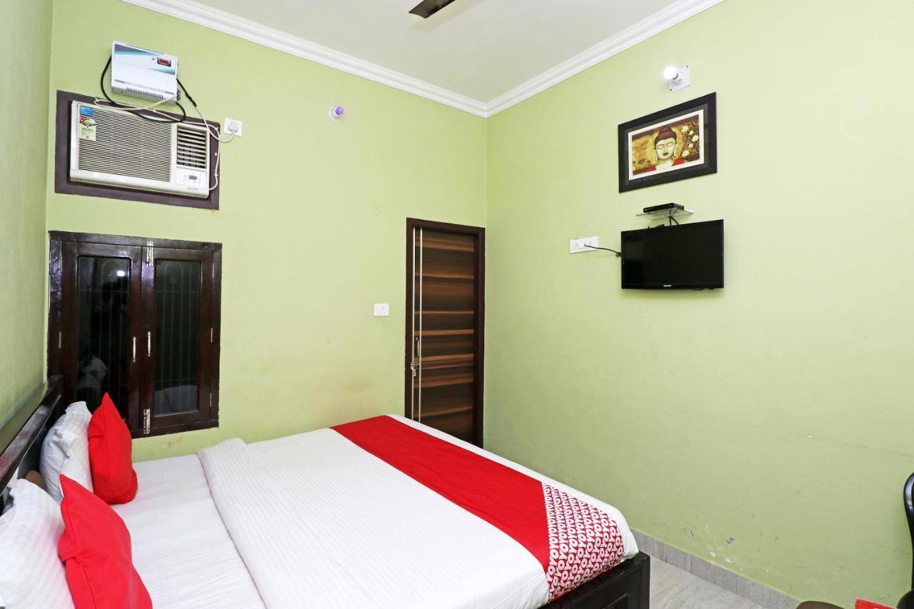 Capital O 11480 Hotel Blue Star Varanasi Exterior foto