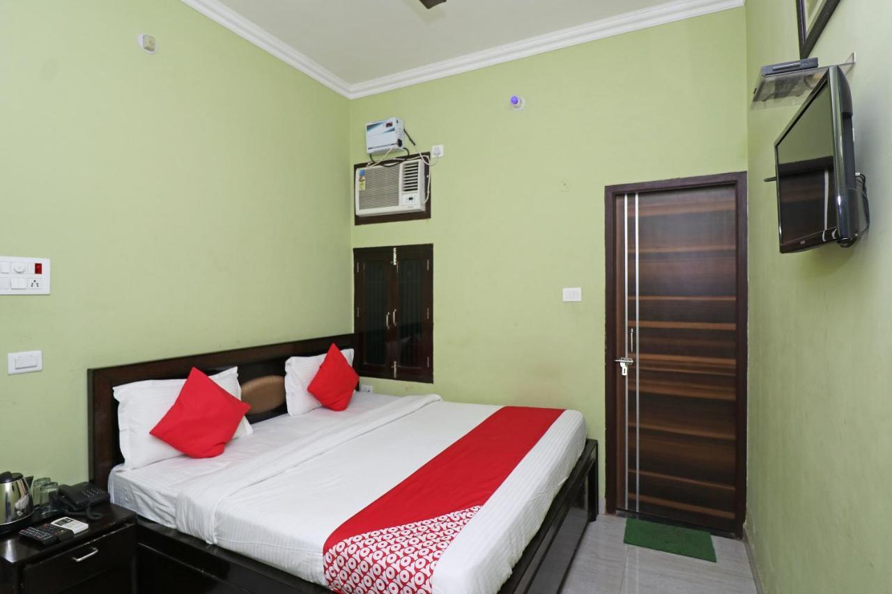 Capital O 11480 Hotel Blue Star Varanasi Exterior foto