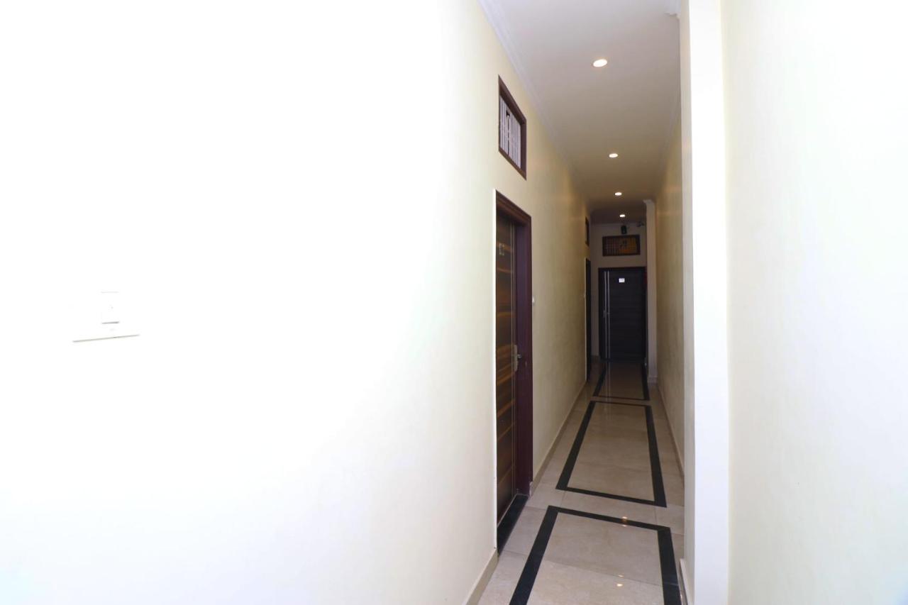 Capital O 11480 Hotel Blue Star Varanasi Exterior foto