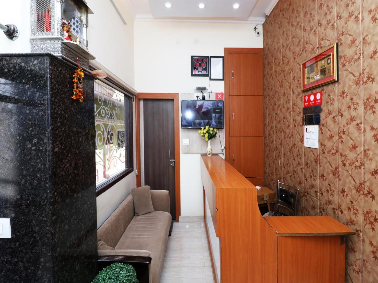 Capital O 11480 Hotel Blue Star Varanasi Exterior foto